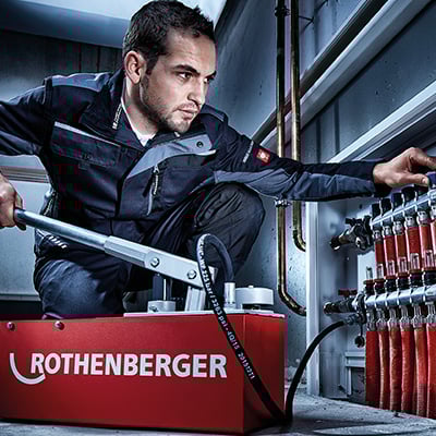 Rothenberger Prüfgerät bei der Rohrinstallation und -prüfung
