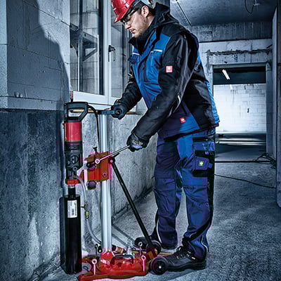 othenberger Diamant-Kernbohrmaschine in Anwendung auf Baustelle