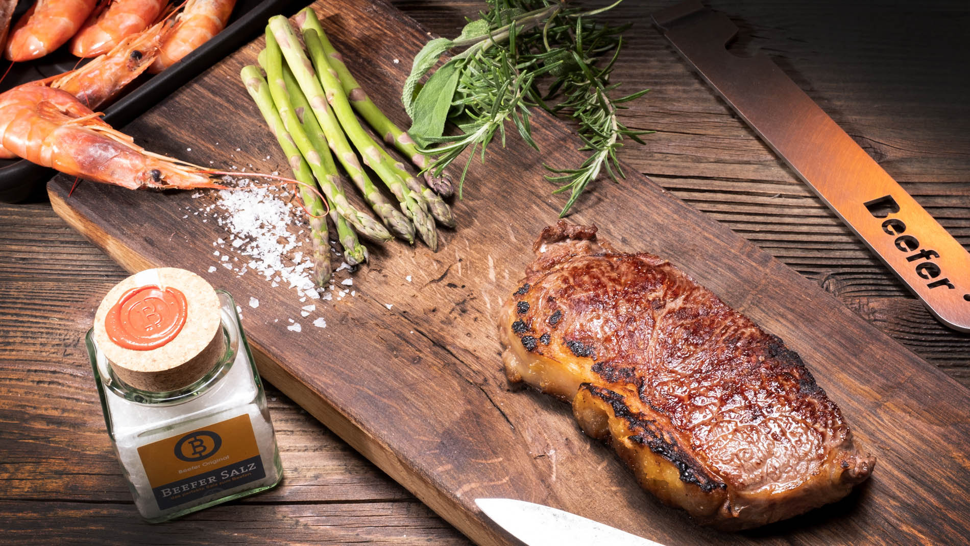 Beefer Hochtemperaturgrill – offenes Gerät mit Steak