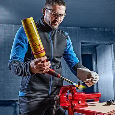 Rothenberger Lötgerät in Anwendung bei Rohrbearbeitung